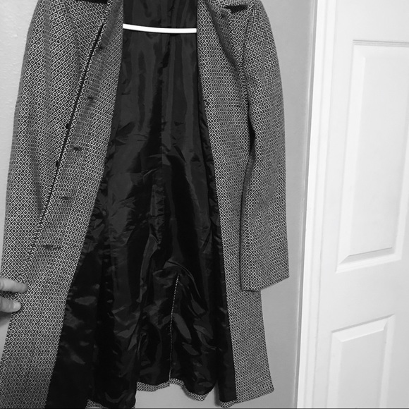 Liz Claiborne Suits Petite Collections Wool Coat - Picture 3 of 9